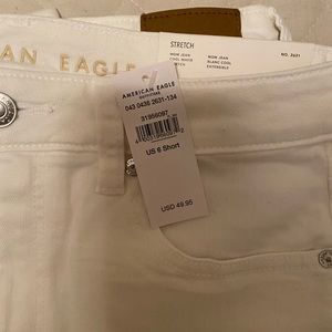 American Eagle Mom Jeans Size 6 Short NWT White